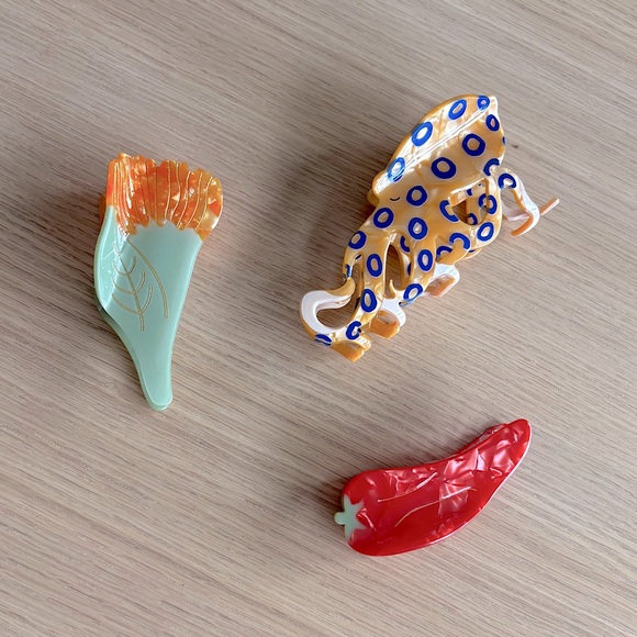 FREE GWP $50+ Cute Hair Claw Clips - Picture 2 of 8